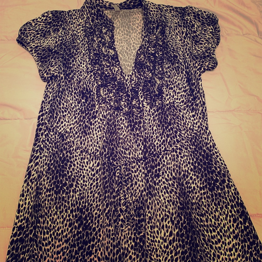 Black and white shirt sleeve blouse